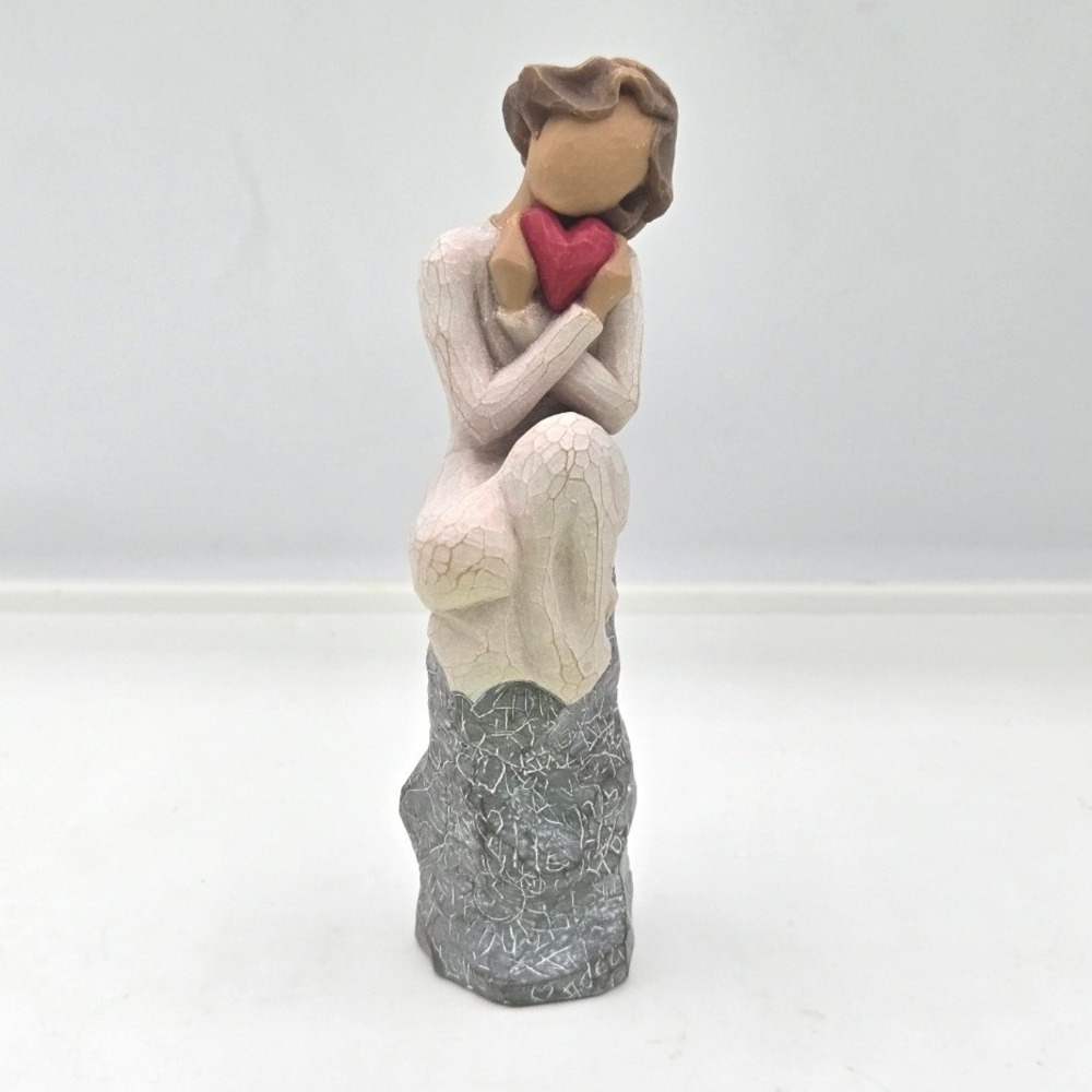 Willow Tree Always Figurine Susan Lordi DEMDACO Holding Heart 2012 Box 27180